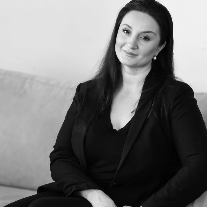 Författare Adelina Rashkaj  Sol förlag