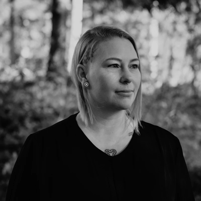 Författare Anna Hansson  Sol förlag