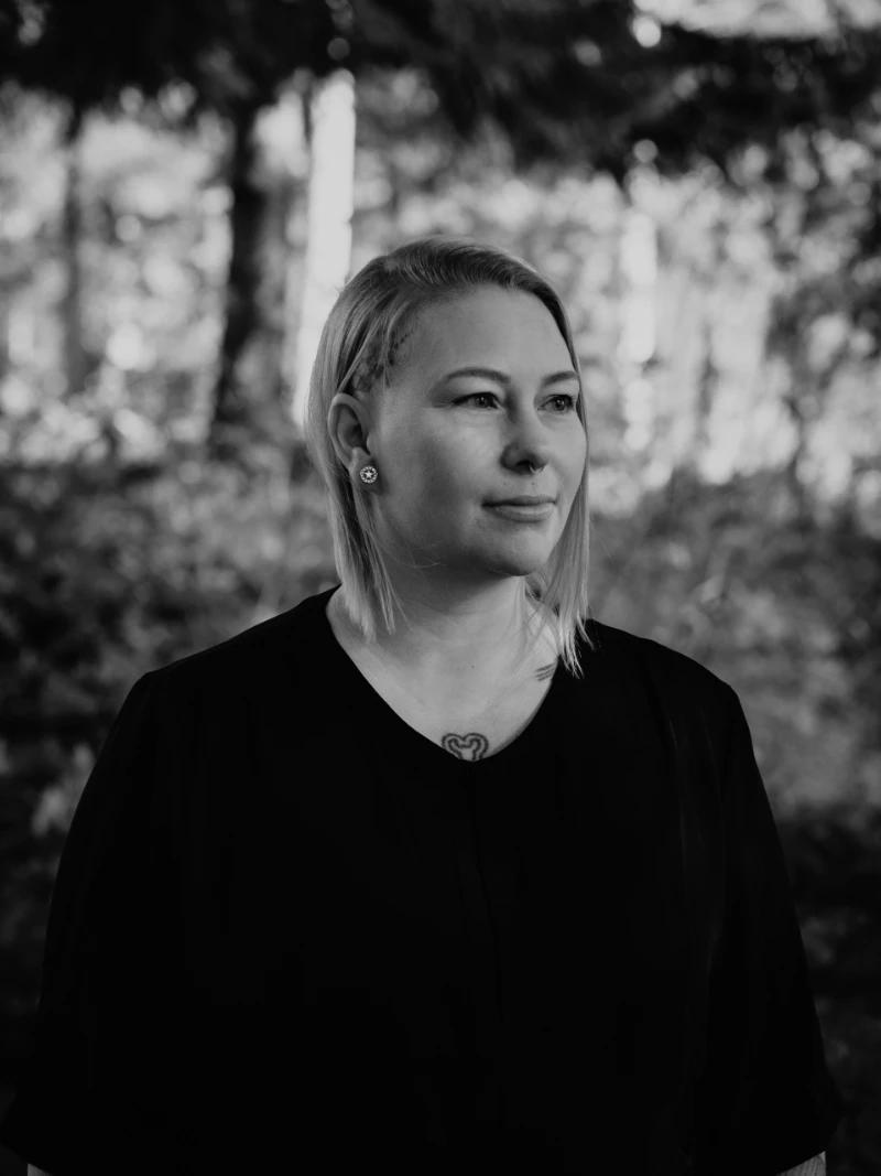 Författare Anna Hansson  Sol förlag
